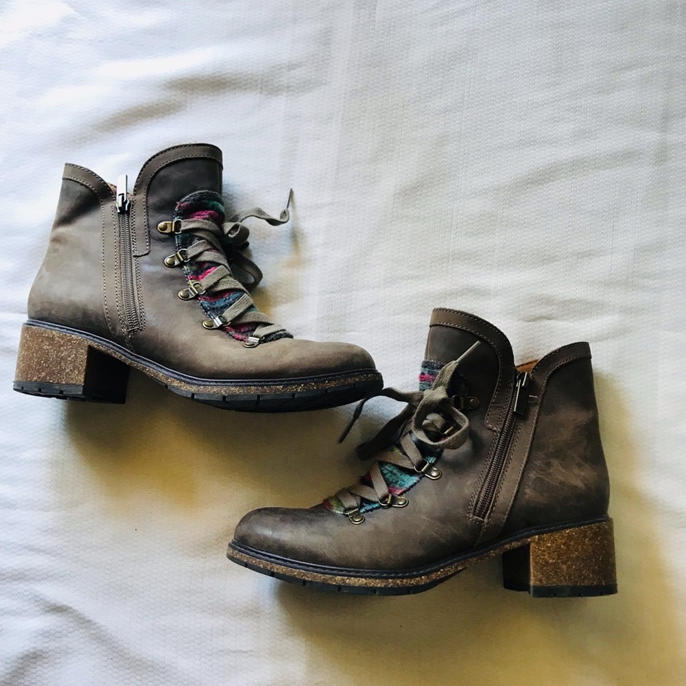 AETREX JOLEEN WOMEN'S Boots - Picture 3 of 16